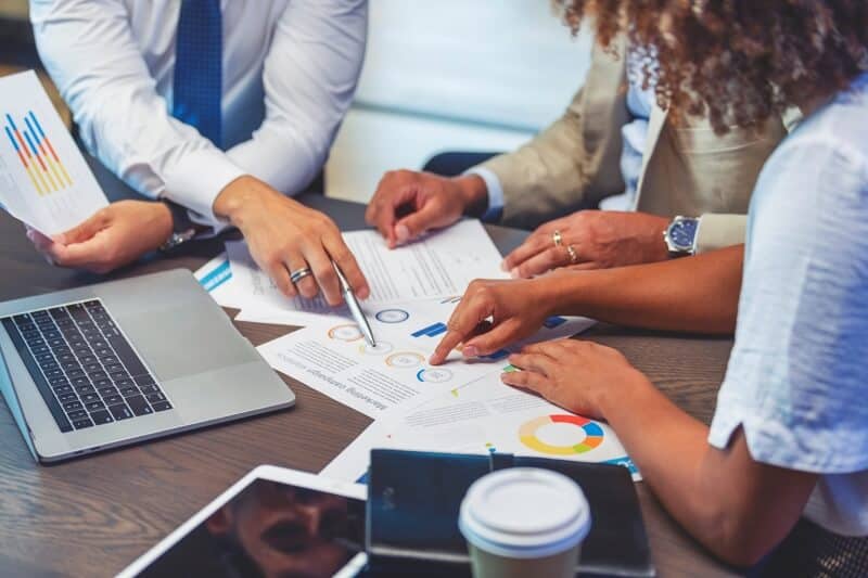 Os indicadores de desempenho (KPIs) oferecem insights valiosos para orientar as decisões e impulsionar o crescimento da sua agência.