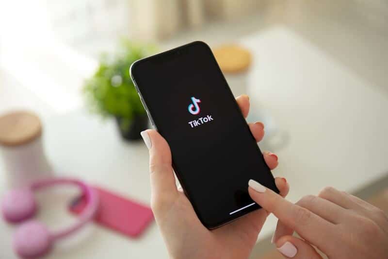 O TikTok é uma rede social que conta com diversos recursos e efeitos que podem fazer de seu marketing uma estratégia criativa e inovadora.