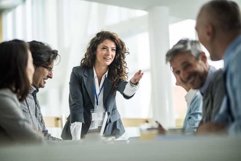 A gestão de alta performance é a prática de realizar investimentos relacionados à melhoria e eficiência de processos organizacionais.