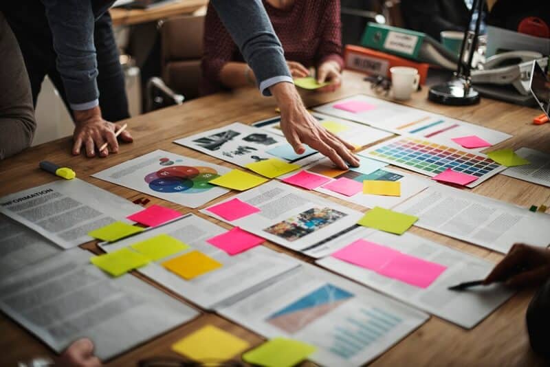 Agile Marketing é uma abordagem de gerenciamento de ciclos de marketing que visa acelerar as melhores práticas e a execução de estratégias.