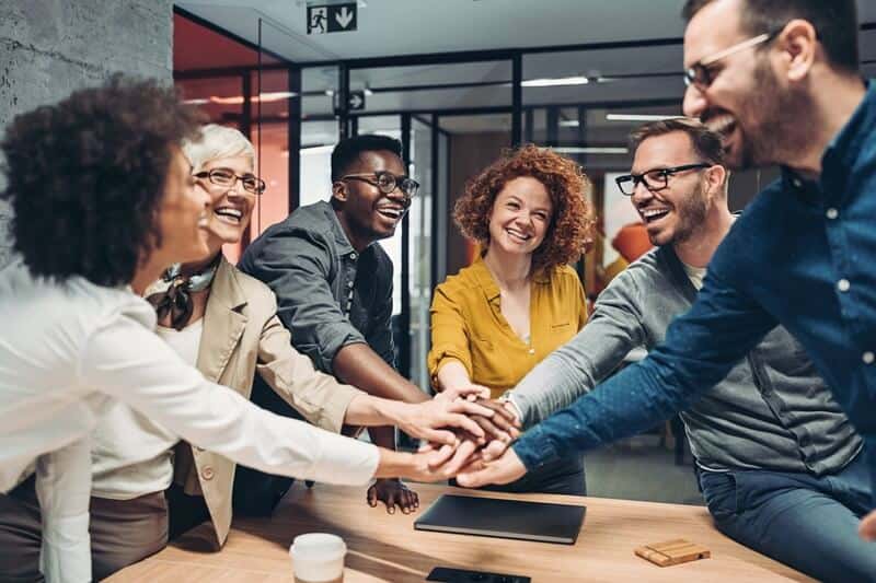 12 técnicas eficazes para aumentar a motivação da sua equipe e garantir um ambiente de trabalho positivo e produtivo.