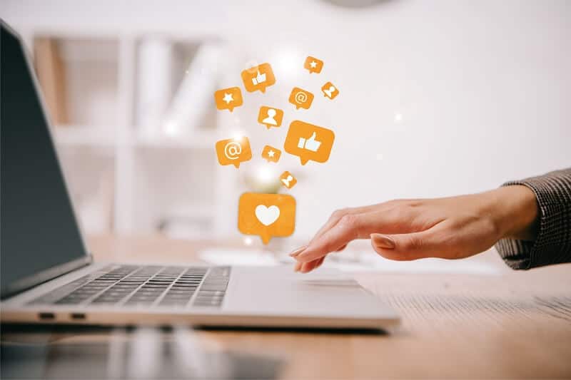 Marketing social é um tipo de marketing que utiliza técnicas comerciais de marketing para promover causas sociais e mudanças de comportamento.