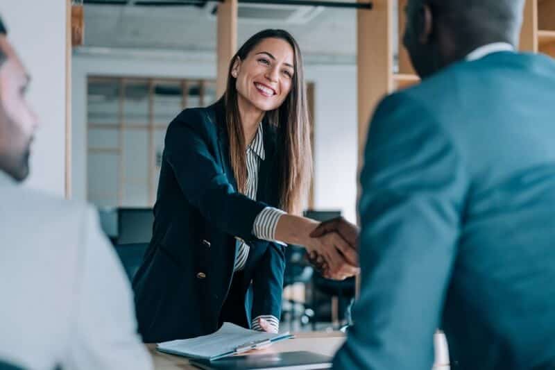 Descubra estratégias comprovadas para construir relacionamentos duradouros com seus clientes, nutrir a confiança e ter sucesso a longo prazo.
