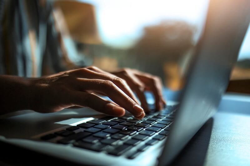 À medida que os motores de busca evoluem, saber como utilizar a IA nas estratégias de SEO é crucial para alcançar melhores resultados.